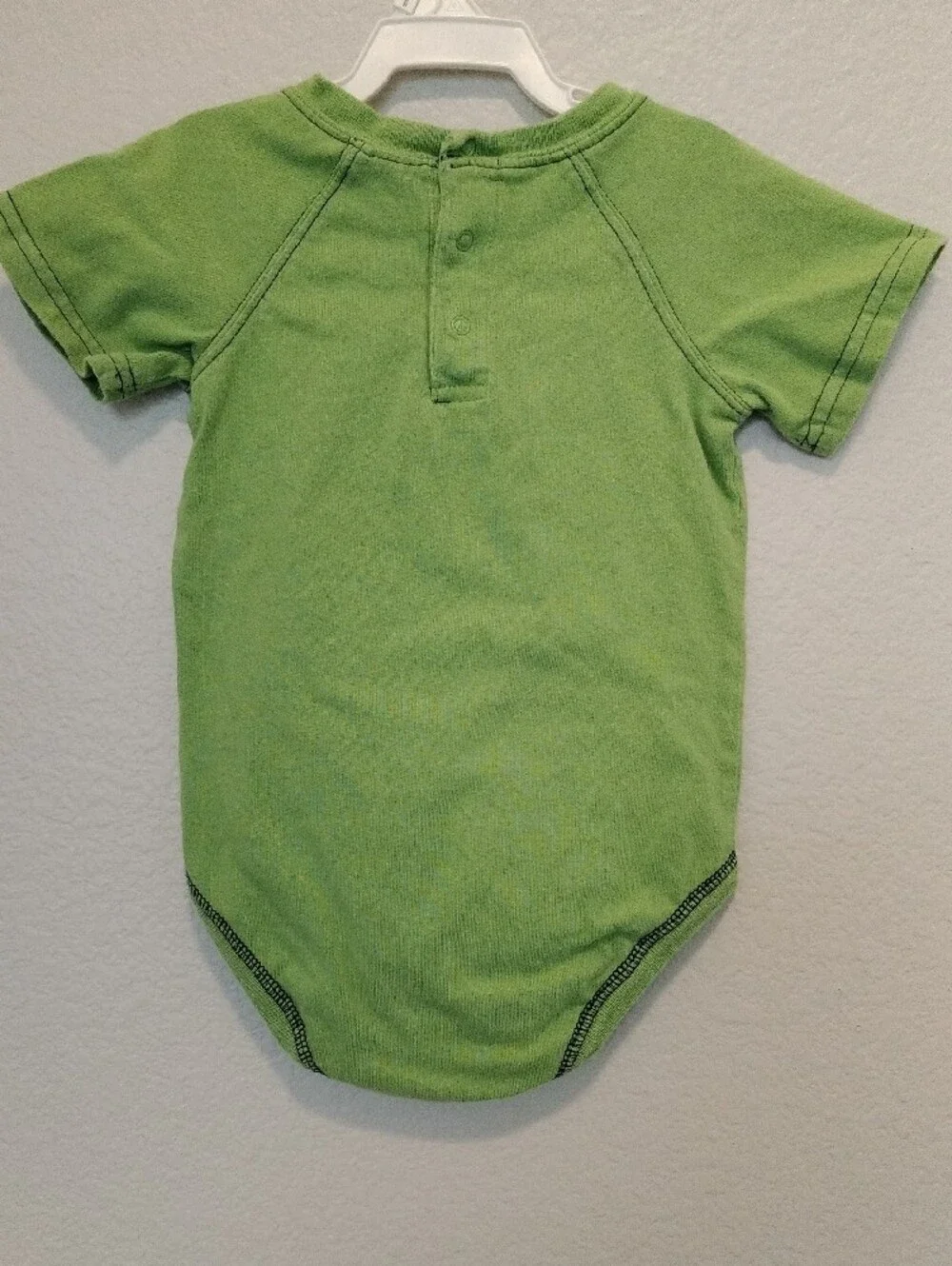 Green Dinosaur Graphic One-Piece Bodysuit / Onesie for Toddlers 18 Months